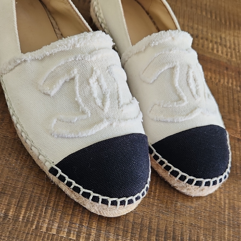 CHANEL Cream and Black Espadrilles - Picture 3 of 16